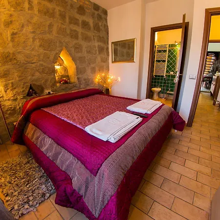Medieval House Bed and Breakfast Βιτέρμπο