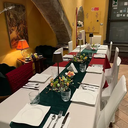 ベッド・アンド・ブレックファスト Medieval House 3*