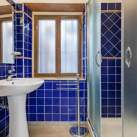 ベッド・アンド・ブレックファスト Medieval House 3*