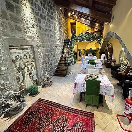 Medieval House 3*