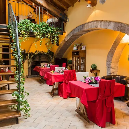 Alojamento de Acomodação e Pequeno-almoço Medieval House 3*